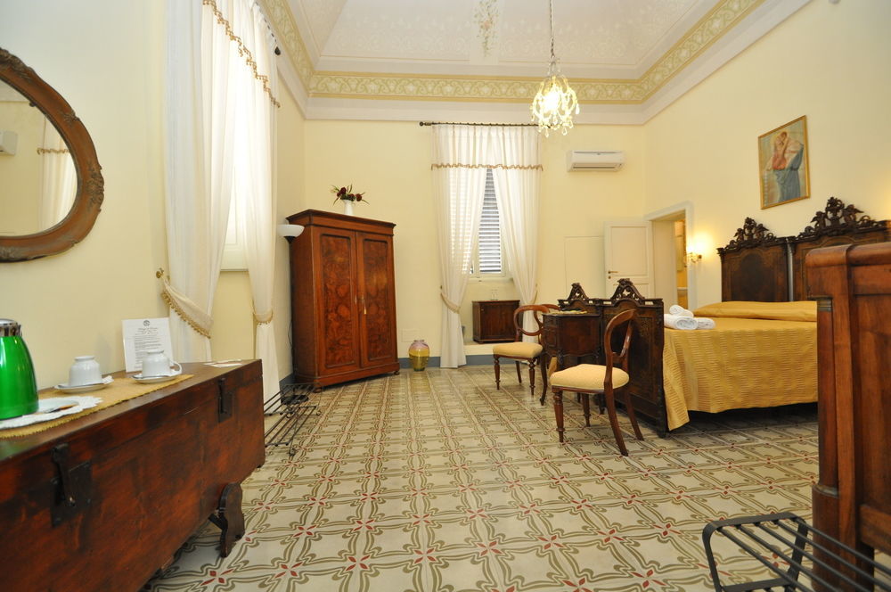 Palazzo De Donatis B&B Melissano Extérieur photo